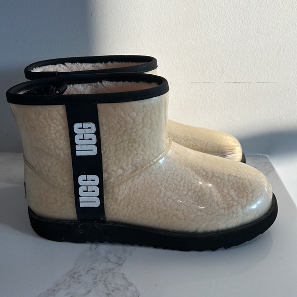 Sherpa Uggs - Picture 5 of 6
